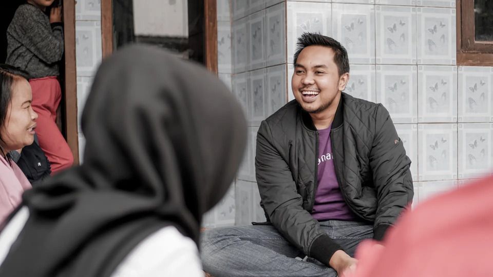 Katta mushuk it uslubi yaqin