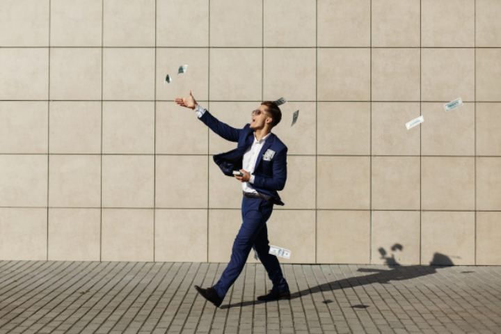 Seorang pemuda yang telah Merdeka Finansial