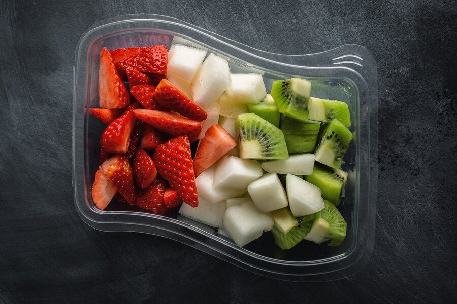lunch-go-with-fruits-box_1220-5237.jpg