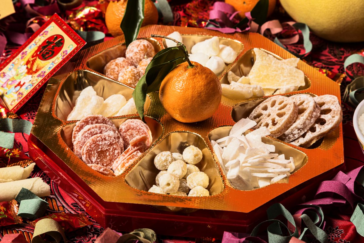 Makanan Khas Imlek Manisan Bola Beras dan Persegi Delapan